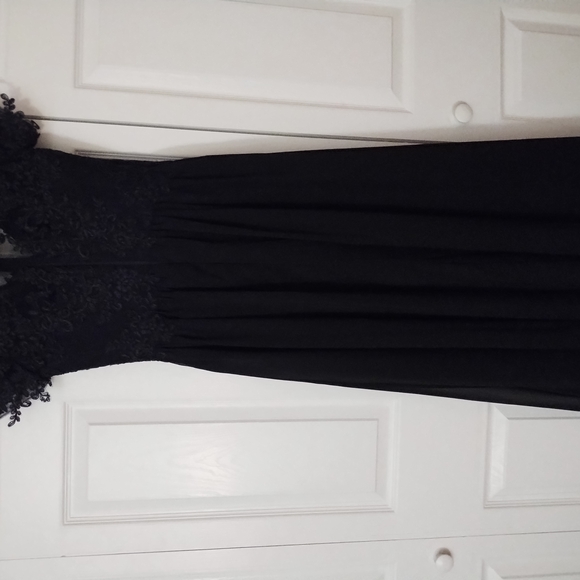 Black Sleeveless Gown with Intricate Lace for Prom - Picture 2 of 3